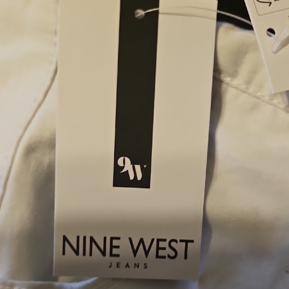 Nine West Women's Classic Cream Shorts - Picture 8 of 9